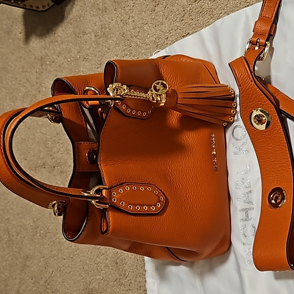 Brooklyn small leather satchel.MK